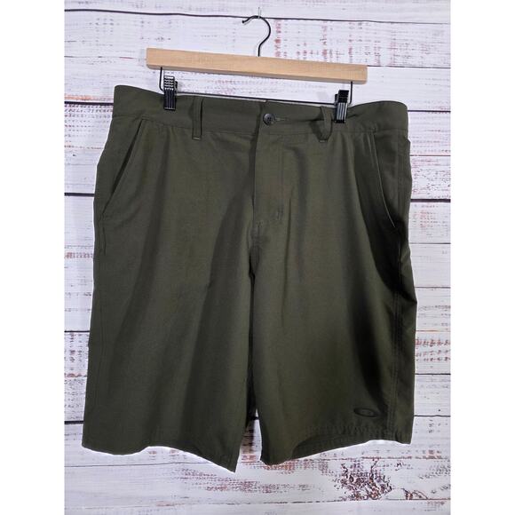 Oakley Mens Regular Fit Short Green Size 36 Casual Outdoor Golf Style size 36 - Picture 1 of 4